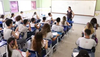 Governo do ES anuncia reajuste retroativo de 4% para professores