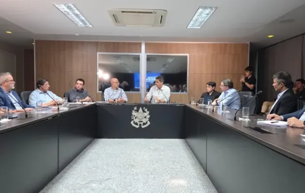 Governo do ES discute efeitos do “tarifaço” com indústrias