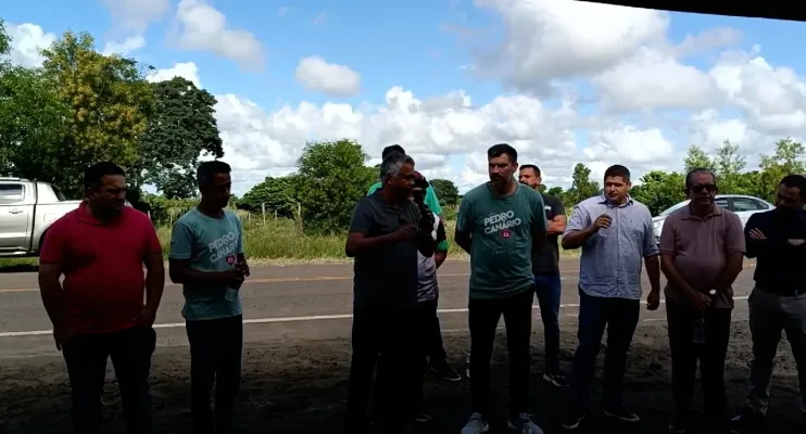 Governo do estado do Espírito Santo entrega Campo de Bola em Pedro Canário