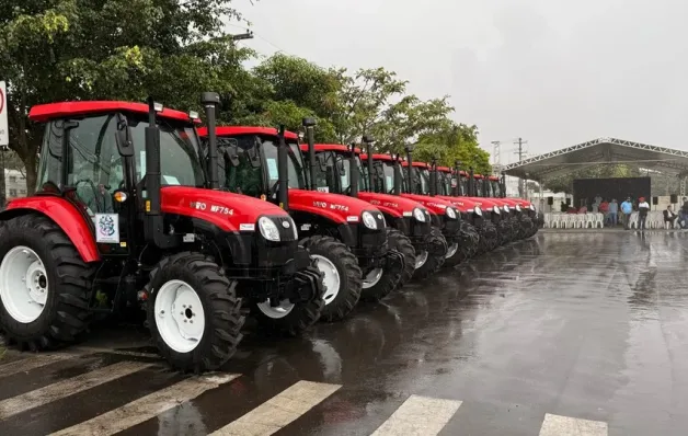 Governo do Estado entrega máquinas e equipamentos para fortalecer a agricultura capixaba