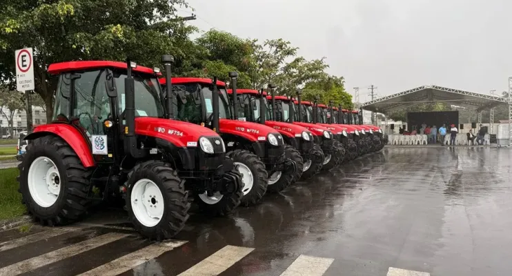 Governo do Estado entrega máquinas e equipamentos para fortalecer a agricultura capixaba