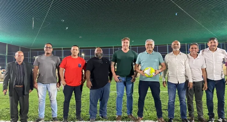 Governo do Estado entrega novo campo Bom de Bola à população de Cariacica