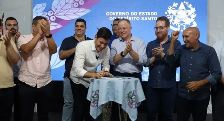 Governo do Estado ES Renato Casagrande assina ordem de serviço para construção de escola em Vila Velha