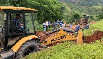 Governo entrega máquinas, caminhões e kits de tratamento de efluentes sanitários rurais a cinco municípios