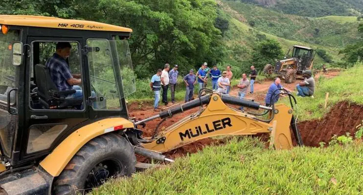Governo entrega máquinas, caminhões e kits de tratamento de efluentes sanitários rurais a cinco municípios