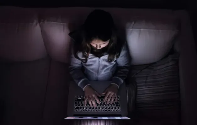 Governo Lula inclui estupro virtual no Ligue 180 após alta nos casos de violência na internet