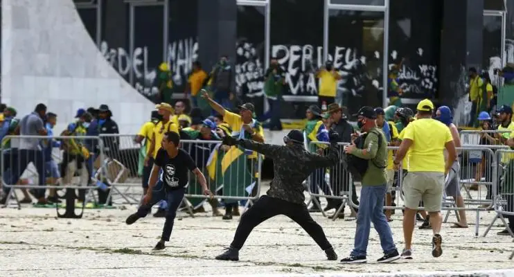 Governo prepara leis para endurecer punições por atos golpistas