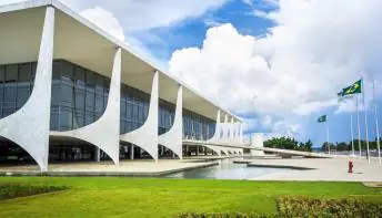 Governo reduz em mais 10% imposto de importação de bens comercializados
