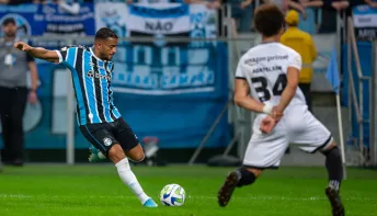 Grêmio vence, assume a vice-liderança do Brasileirão
