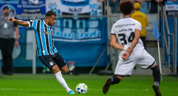 Grêmio vence, assume a vice-liderança do Brasileirão