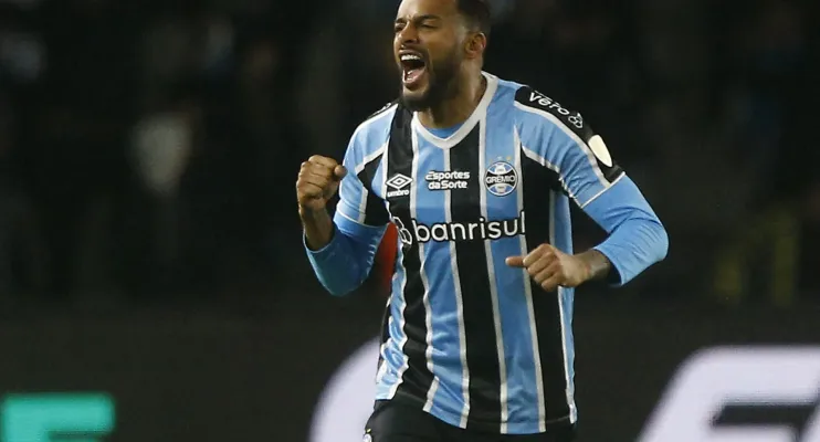 Grêmio vence Flu de virada com dois de Reinaldo e sai na frente nas oitavas da Libertadores