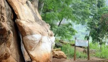 Gruta que perdoa pecados e nascente com água que 'cura' atraem milhares de fiéis a Iúna, no Sul do ES