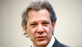 Haddad anuncia isenção de IR para renda até R$ 5 mil e corte de gastos