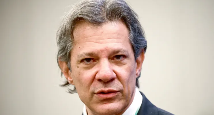 Haddad anuncia isenção de IR para renda até R$ 5 mil e corte de gastos