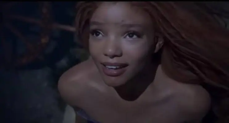 Halle Bailey se emociona com reações de crianças negras ao trailer de 'A pequena sereia'