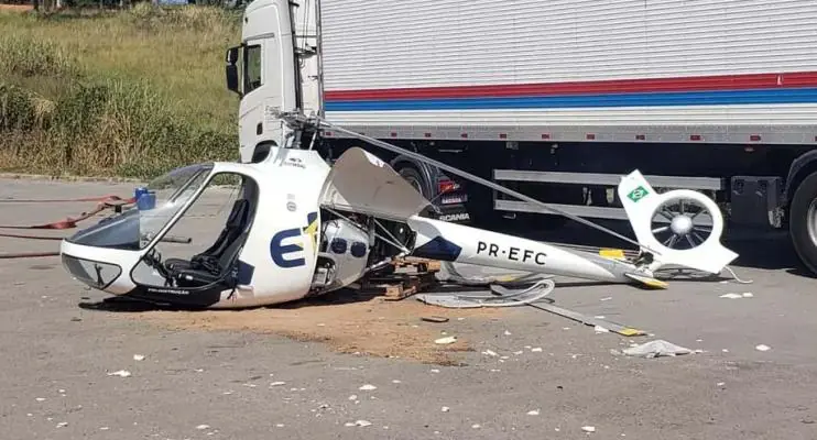 Helicóptero cai em Contagem, duas pessoas estavam na aeronave