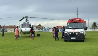 Helicóptero do NOTAER faz primeiro atendimento de alta complexidade em Pedro Canário