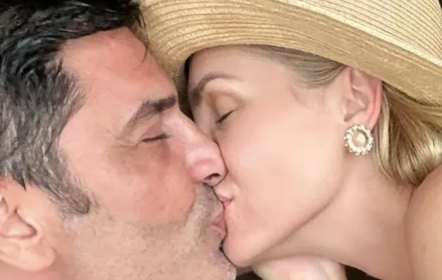 Hickmann e Edu Guedes assumem namoro com beijão: 'Novo motivo pra sorrir'