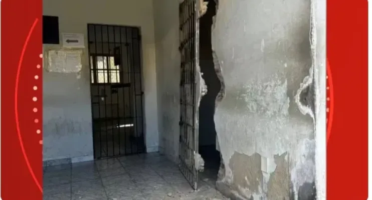 Homem arranca grade de cela de delegacia e foge em São Mateus
