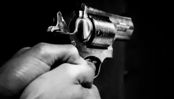 Homem é baleado no rosto em frente a estabelecimento comercial na Serra
