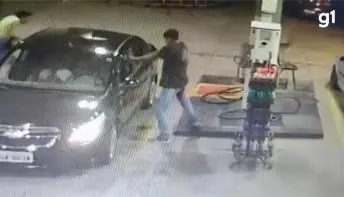 Homem é executado a tiros na frente da família em posto de gasolina 