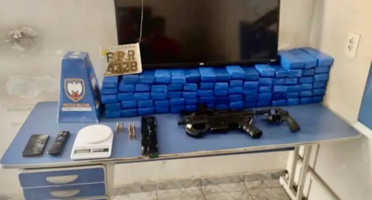 Homem é preso e polícia apreende submetralhadora e 78 tabletes de maconha em São Mateus