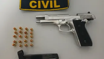 Homem fura blitz, tenta fugir e é preso com arma e bebida alcoólica em Linhares