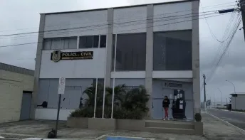 Homem invade casa, tenta estuprar adolescente e leva facada da vítima