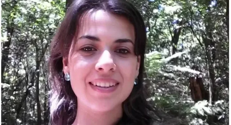 Homem mata ex-companheira e ex-sogro a facadas na frente dos filhos de 3 anos e 11 anos