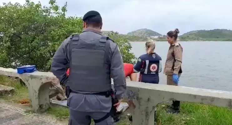 Homem morre afogado após se jogar na Baía de Vitória para fugir de tiroteio