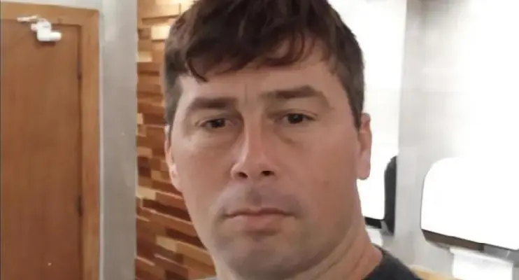 Homem que agrediu jornalista que cobria prisão de Roberto Jefferson vai responder por lesão corporal