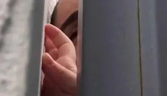Homem que manteve família presa em casa foi intimado, mas ignorou