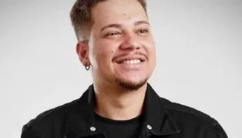 Sertanejo é agredido em show, leva 30 pontos e fica com o rosto desfigurado