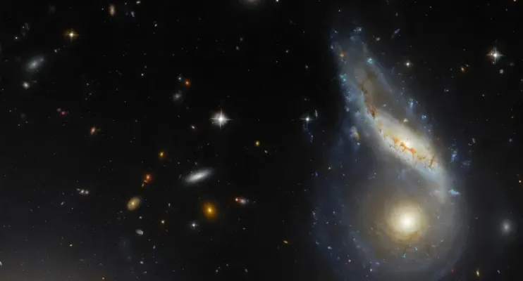 Hubble revela duas galáxias em processo de colisão