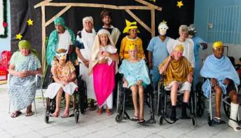 Idosos do lar abrigo de Luz encenam o nascimento de Cristo nas comemorações natalinas