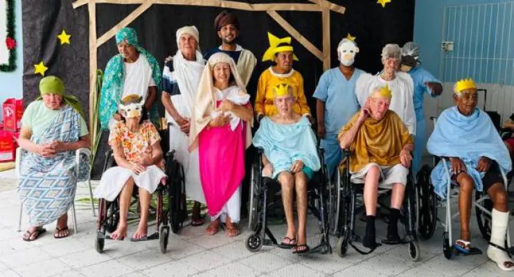 Idosos do lar abrigo de Luz encenam o nascimento de Cristo nas comemorações natalinas