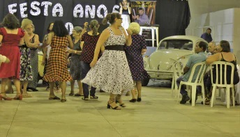 Festa dos anos 60 do Grupo Alegria em Jaguaré foi sucesso absoluto