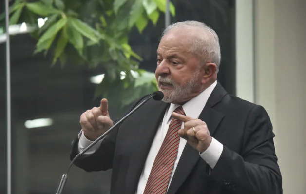 Lula revela mágoa com Exército e diz ter cogitado faltar a evento militar