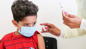 1 em cada 3 pais crê que vacina contra Covid não protege seus filhos, diz Ipec