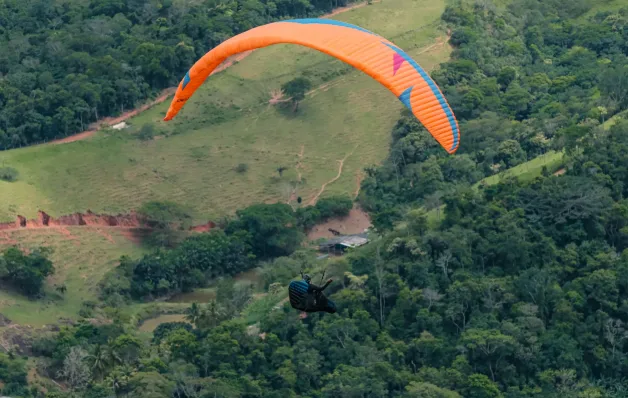 Inauguração da rampa do Monte Urubu reúne amantes dos esportes de aventura em Anchieta