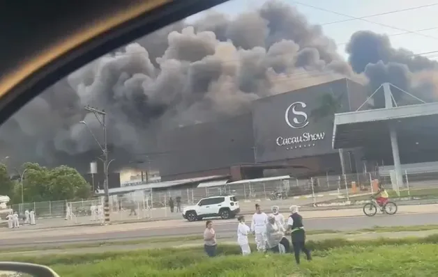 Incêndio atinge fábrica da Cacau Show em Linhares, no Norte do ES