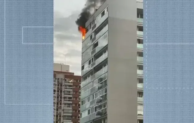  Incêndio destrói apartamento após briga de casal em Vila Velha
