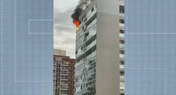  Incêndio destrói apartamento após briga de casal em Vila Velha