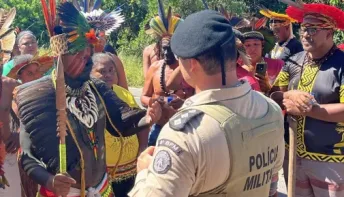 Indígenas Pataxó interditam BR-367 em Porto Seguro após operação policial