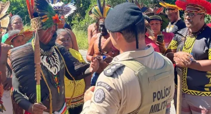 Indígenas Pataxó interditam BR-367 em Porto Seguro após operação policial