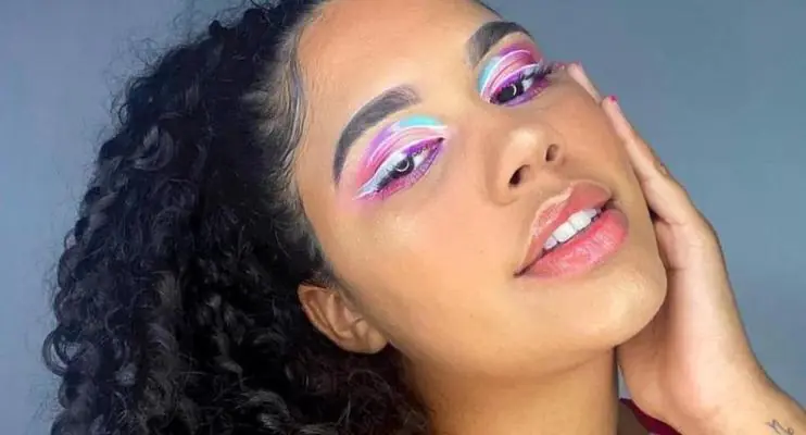 Influenciadora digital Desirée Almeida morre em acidente em SC