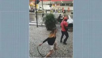 Mulher que açoitou entregador diz que se sentia ameaçada