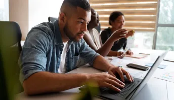 Inscrições Abertas: Programa QualificarES oferece cursos de qualificação profissional on-line