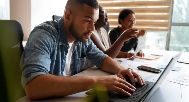 Inscrições Abertas: Programa QualificarES oferece cursos de qualificação profissional on-line