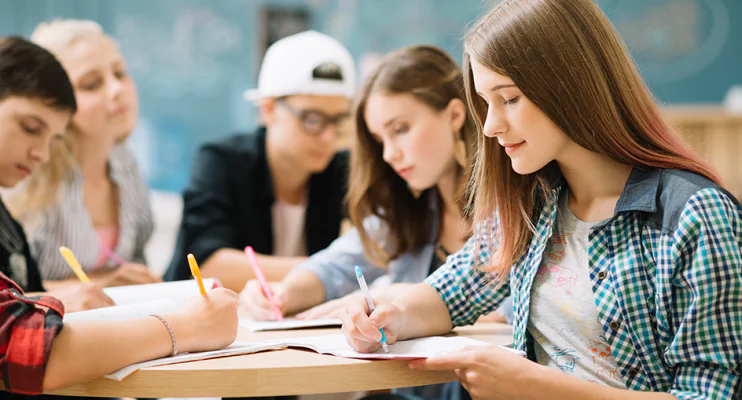 Inscrições para bolsas integrais de graduação começam nesta quarta no ES: veja como participar